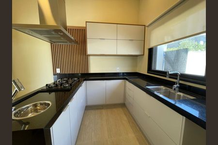 Casa de condomínio para alugar com 350m², 4 quartos e 4 vagasCozinha