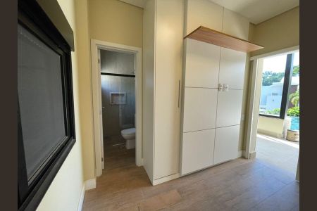 Casa de condomínio para alugar com 350m², 4 quartos e 4 vagasÁrea de Serviço