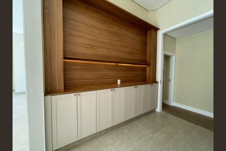 Casa de condomínio para alugar com 350m², 4 quartos e 4 vagasÁrea de Serviço