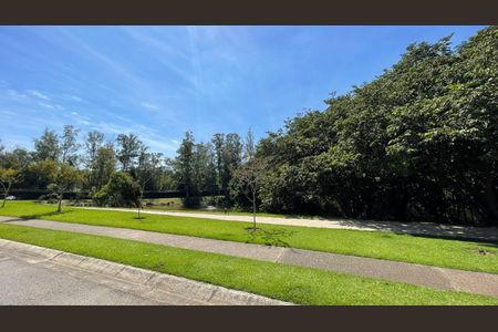 Casa de condomínio para alugar com 350m², 4 quartos e 4 vagasQuintal