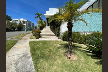 Casa de condomínio para alugar com 350m², 4 quartos e 4 vagasQuintal