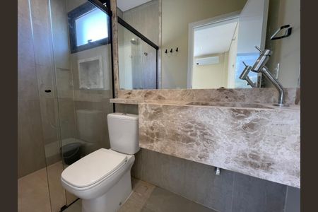 Casa de condomínio para alugar com 350m², 4 quartos e 4 vagasBanheiro 1