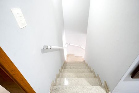 Casa para alugar com 120m², 3 quartos e 2 vagasEscada