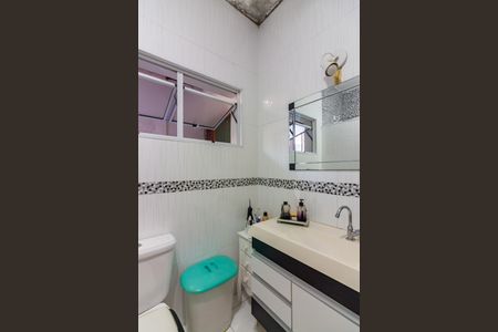 Banheiro 1 de casa à venda com 3 quartos, 213m² em Km 18, Osasco