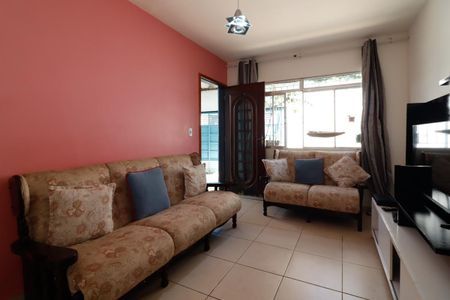 Casa à venda com 157m², 4 quartos e 2 vagasSala