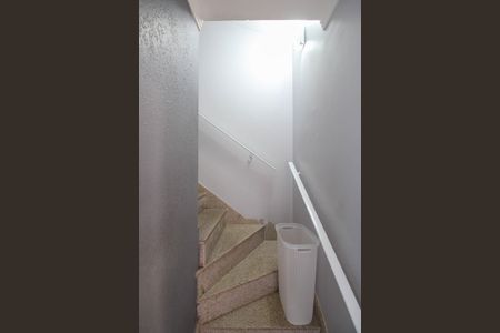 Escada de casa de condomínio para alugar com 3 quartos, 150m² em Parque Munhoz, São Paulo