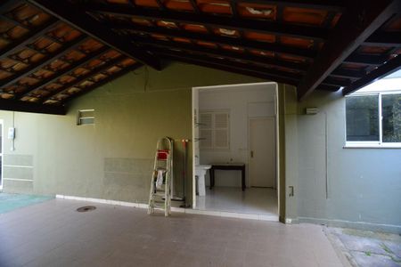 Casa de condomínio para alugar com 600m², 4 quartos e 5 vagas