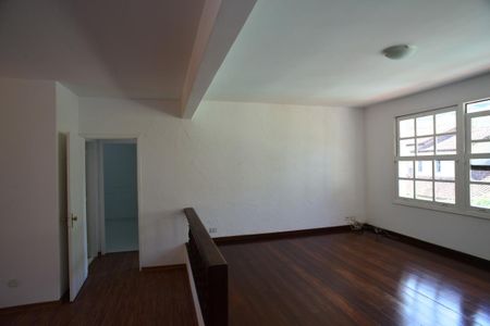 Casa de condomínio para alugar com 600m², 4 quartos e 5 vagas