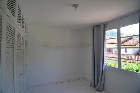 Casa de condomínio para alugar com 600m², 4 quartos e 5 vagas