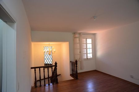 Casa de condomínio para alugar com 600m², 4 quartos e 5 vagas