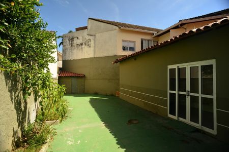 Casa de condomínio para alugar com 600m², 4 quartos e 5 vagas