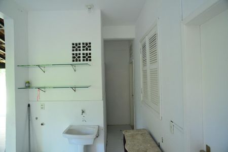 Casa de condomínio para alugar com 600m², 4 quartos e 5 vagas