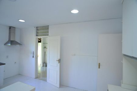 Casa de condomínio para alugar com 600m², 4 quartos e 5 vagas