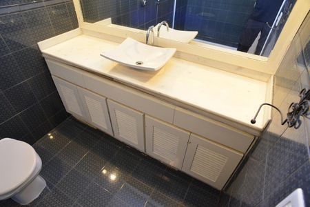 Casa de condomínio para alugar com 600m², 4 quartos e 5 vagas