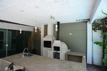 Casa de condomínio para alugar com 600m², 4 quartos e 5 vagas