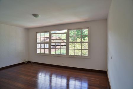 Casa de condomínio para alugar com 600m², 4 quartos e 5 vagas