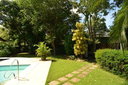 Casa de condomínio para alugar com 600m², 4 quartos e 5 vagas