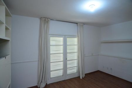 Casa de condomínio para alugar com 600m², 4 quartos e 5 vagas