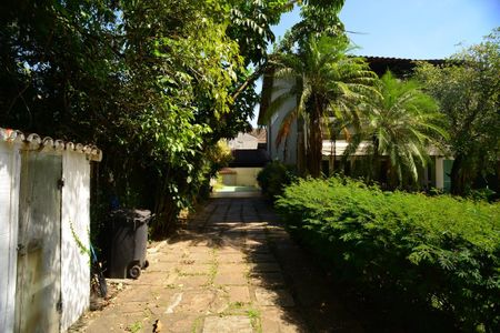 Casa de condomínio para alugar com 600m², 4 quartos e 5 vagas