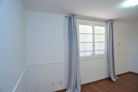 Casa de condomínio para alugar com 600m², 4 quartos e 5 vagas