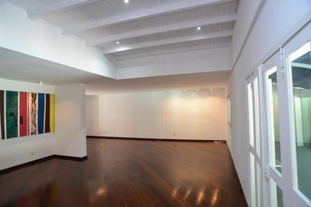 Casa de condomínio para alugar com 600m², 4 quartos e 5 vagas