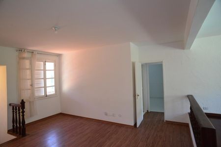 Casa de condomínio para alugar com 600m², 4 quartos e 5 vagas