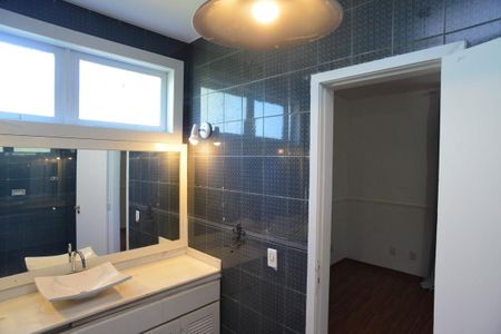 Casa de condomínio para alugar com 600m², 4 quartos e 5 vagas