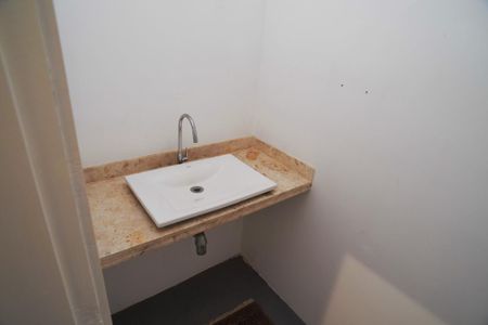 Casa de condomínio para alugar com 600m², 4 quartos e 5 vagas