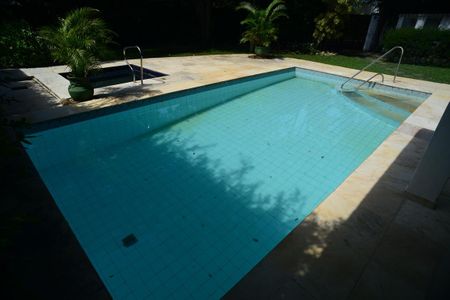 Casa de condomínio para alugar com 600m², 4 quartos e 5 vagas