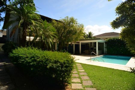 Casa de condomínio para alugar com 600m², 4 quartos e 5 vagas