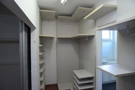 Casa de condomínio para alugar com 600m², 4 quartos e 5 vagas