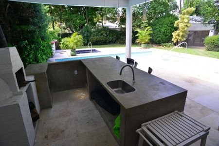 Casa de condomínio para alugar com 600m², 4 quartos e 5 vagas