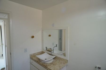 Casa de condomínio para alugar com 600m², 4 quartos e 5 vagas