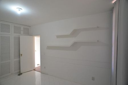 Casa de condomínio para alugar com 600m², 4 quartos e 5 vagas