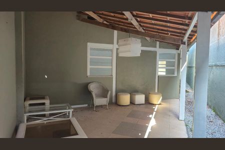 Casa de condomínio para alugar com 600m², 4 quartos e 5 vagas
