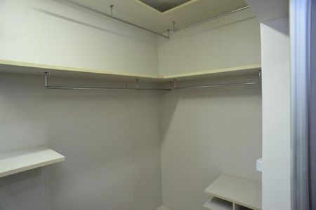 Casa de condomínio para alugar com 600m², 4 quartos e 5 vagas