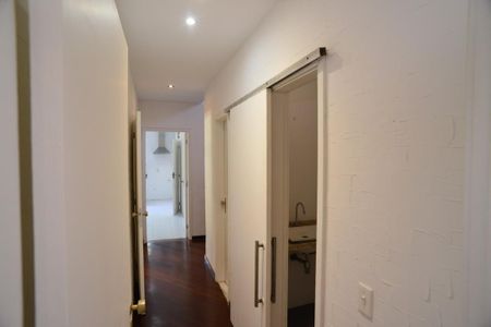 Casa de condomínio para alugar com 600m², 4 quartos e 5 vagas