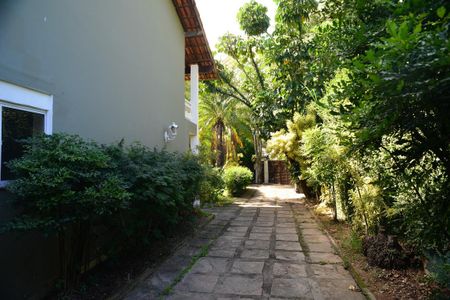 Casa de condomínio para alugar com 600m², 4 quartos e 5 vagas