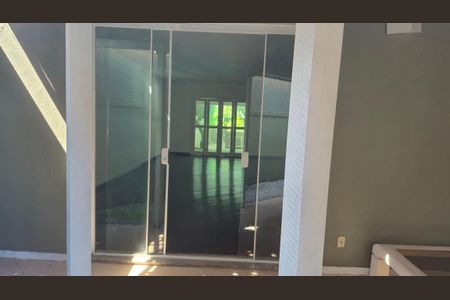 Casa de condomínio para alugar com 600m², 4 quartos e 5 vagas