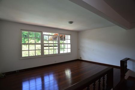 Casa de condomínio para alugar com 600m², 4 quartos e 5 vagas