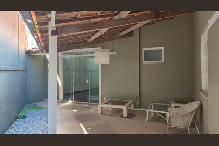 Casa de condomínio para alugar com 600m², 4 quartos e 5 vagas