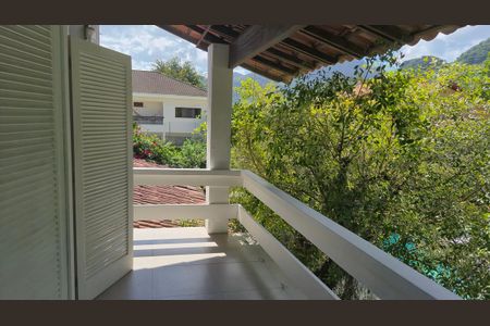 Casa de condomínio para alugar com 600m², 4 quartos e 5 vagas