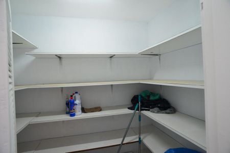 Casa de condomínio para alugar com 600m², 4 quartos e 5 vagas