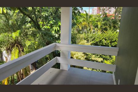 Casa de condomínio para alugar com 600m², 4 quartos e 5 vagas