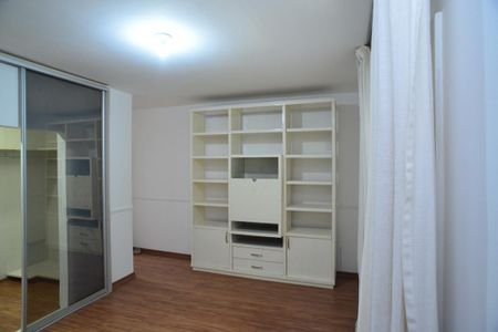 Casa de condomínio para alugar com 600m², 4 quartos e 5 vagas