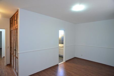 Casa de condomínio para alugar com 600m², 4 quartos e 5 vagas