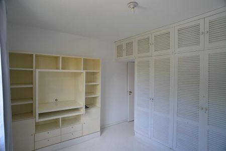 Casa de condomínio para alugar com 600m², 4 quartos e 5 vagas