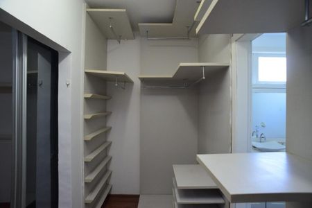 Casa de condomínio para alugar com 600m², 4 quartos e 5 vagas