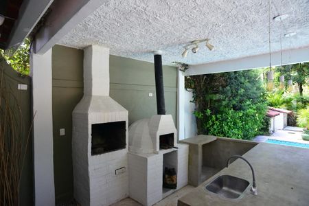 Casa de condomínio para alugar com 600m², 4 quartos e 5 vagas