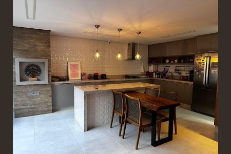 Casa de condomínio para alugar com 260m², 4 quartos e 3 vagasCozinha